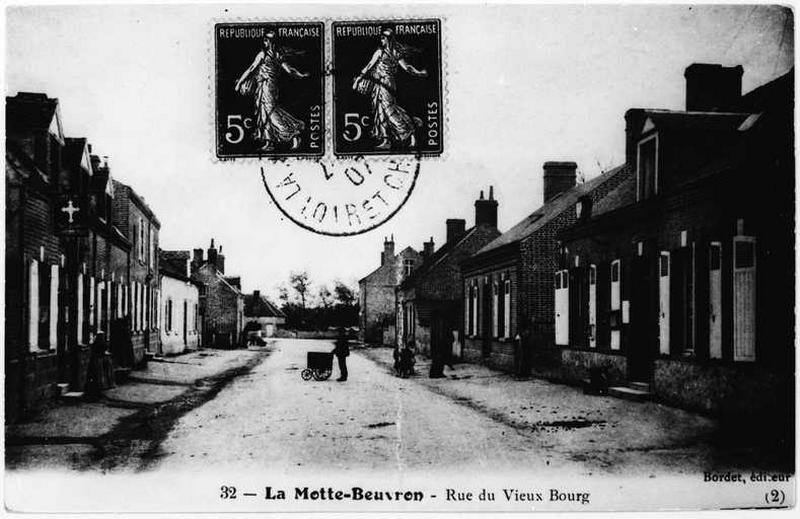 Vue d'ensemble de la rue.