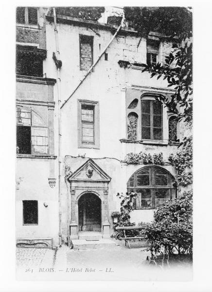 Bâtiment nord, façade sud. Façade de l'escalier et loggias.