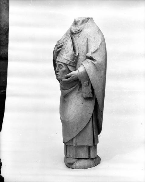 Statue (demi-nature) : saint Denis de Paris