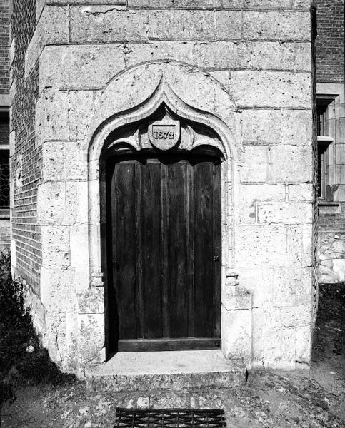 Elévation est, détail : porte du logis.