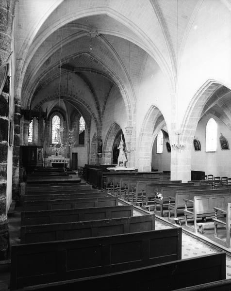 Vue de volume intérieure vers le choeur.