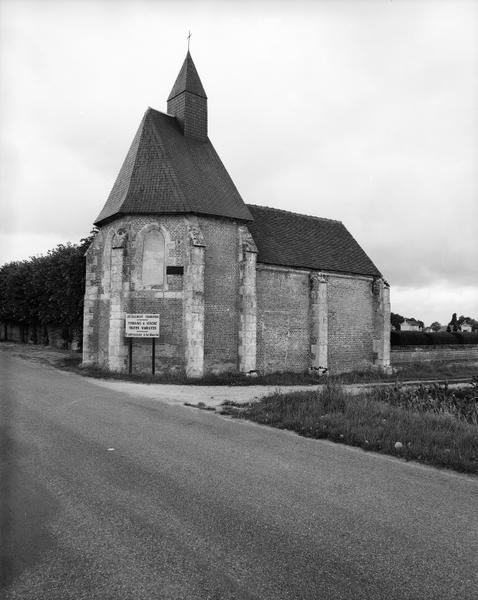 Vue des vestiges prise de la route.