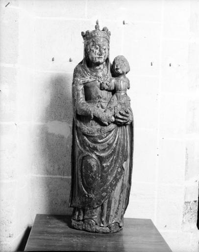 Statue (petite nature) : Vierge à l'Enfant