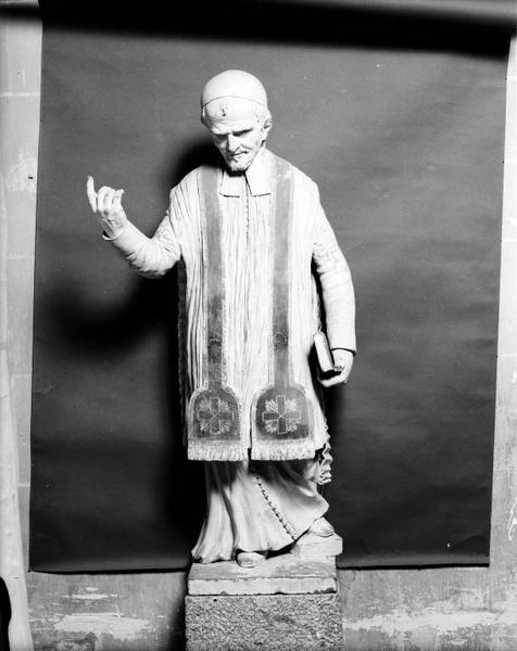 Statue (petite nature) : saint Vincent de Paul