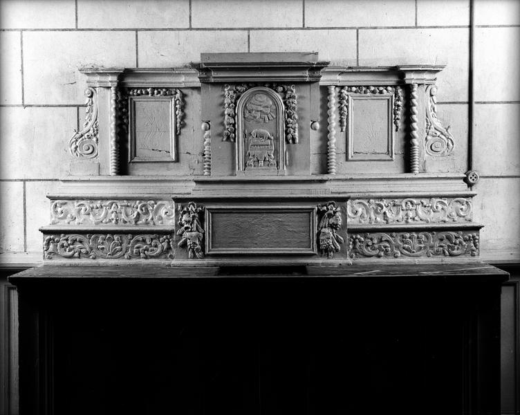 Autel, 2 gradins d'autel, tabernacle (autel tombeau, tabernacle à ailes)