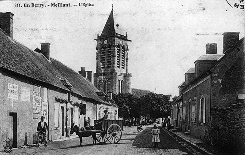 Vue éloignée du clocher.