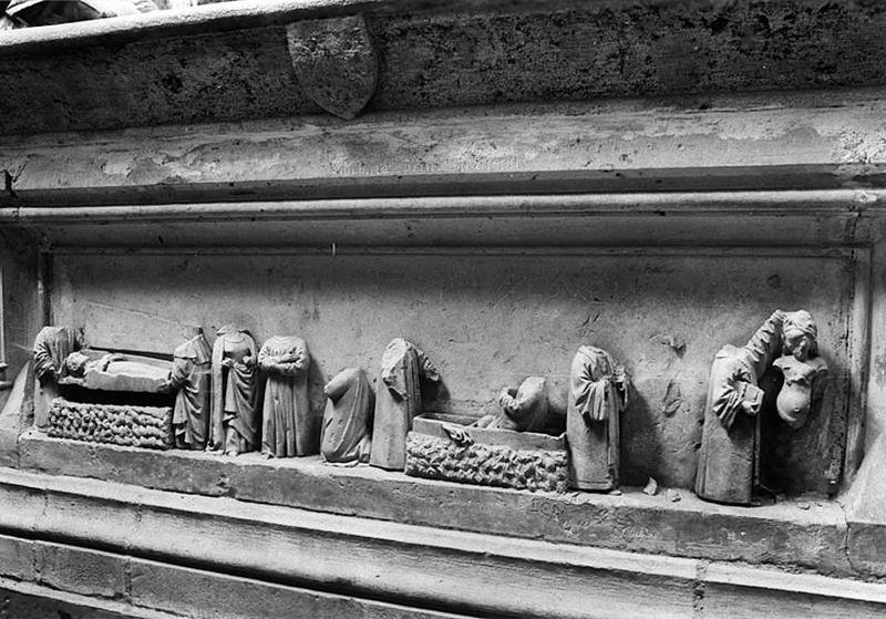 Eglise paroissiale : bras sud du transept. Tombeau de Saint Sylvain. Scène de la vie du saint.