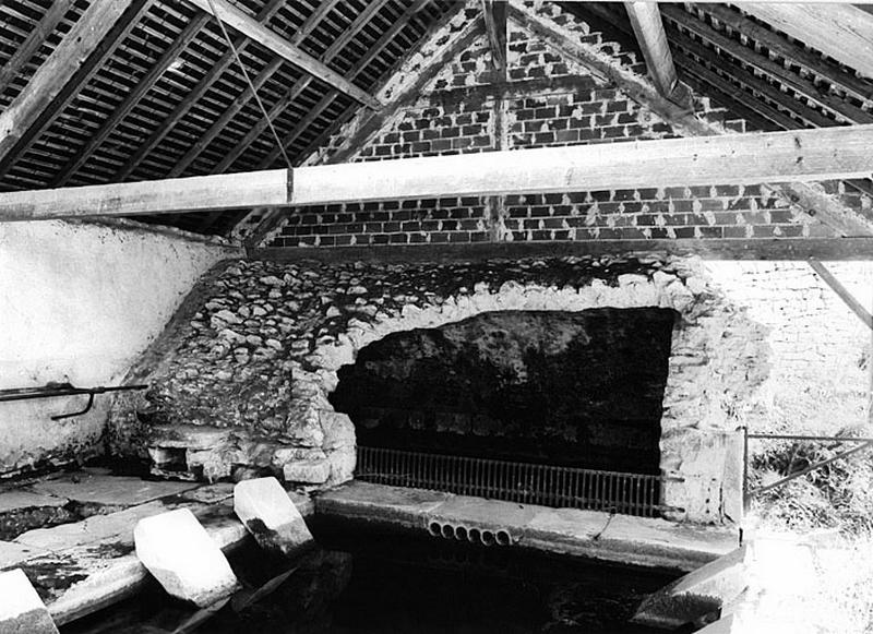 Lavoir : vue d'ensemble de la voute en berceau.