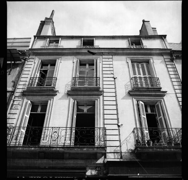 Façade sur rue, deuxième et troisième étage.