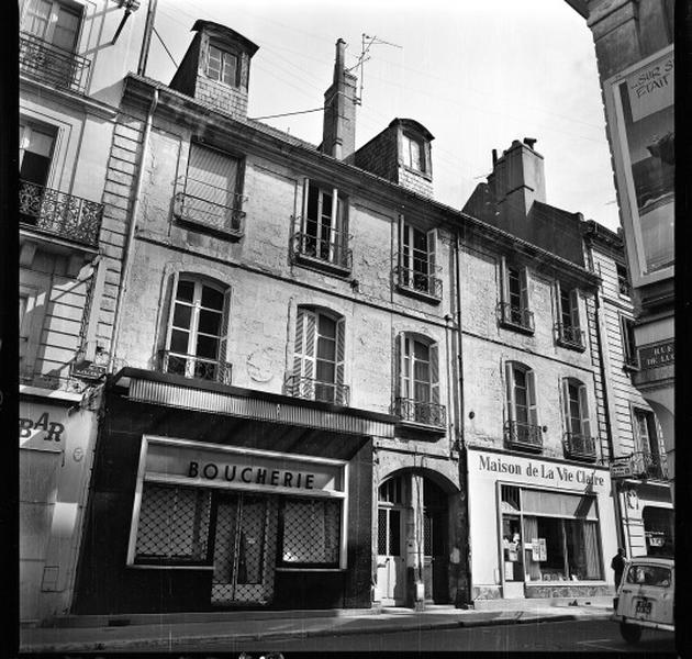 Façade sur rue.