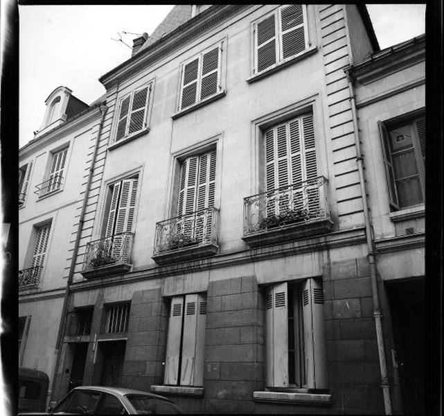 Façade sur rue.