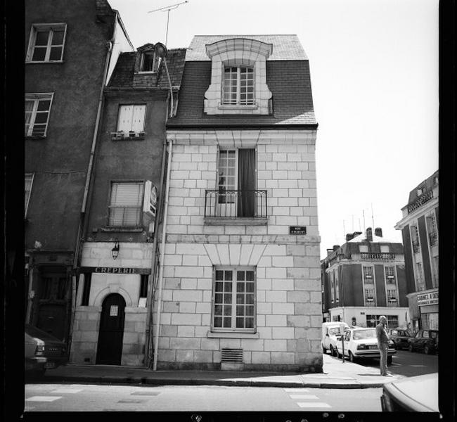 Angle de la rue Colbert : maison, façade antérieure sur rue.