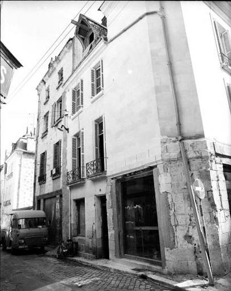 Façade sur rue.