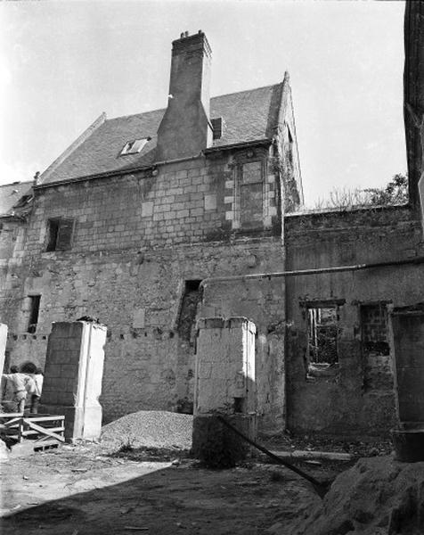 Logis ouest : façade nord en cours de travaux.