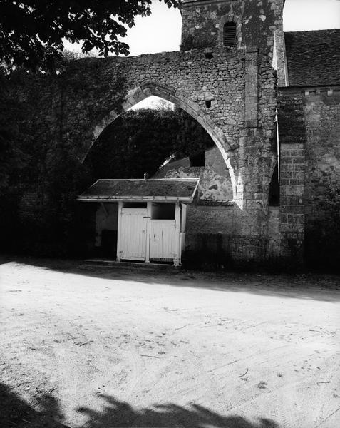 Ruines de l'abside du XVe s.: élévation nord, dernière travée.