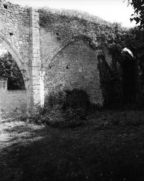 Ruines de l'abside du XVe s.: élévation nord.