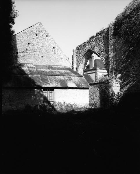 Ruines de l'abside du XVe s.: élévation nord, dernière travée.