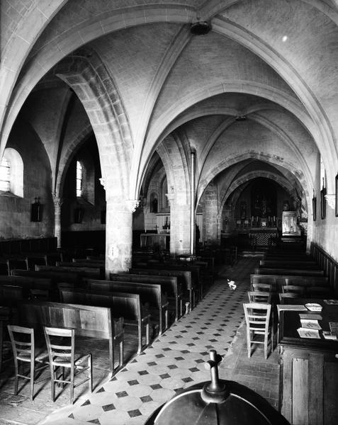 Vue intérieure du collatéral prise de l'entrée.