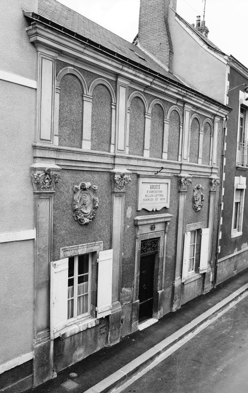 Vue d'ensemble de la façade sur la rue Antoine-Petit en 1982.