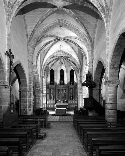 Vue axiale intérieure vers le choeur.