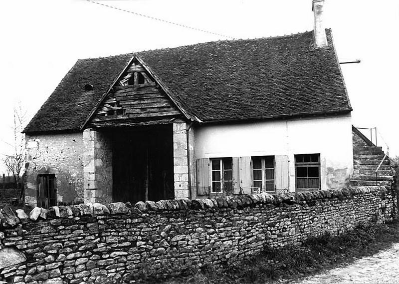 Grange transformée en maison (6. 418) : façade antérieure.