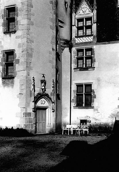 Base de la tour octogonale du château de la Mothe.
