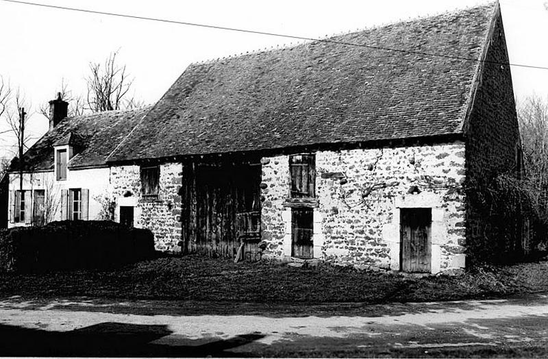 Grange, face sud. Le logis dont dépendait cette grange se situait de l'autre côté du chemin.