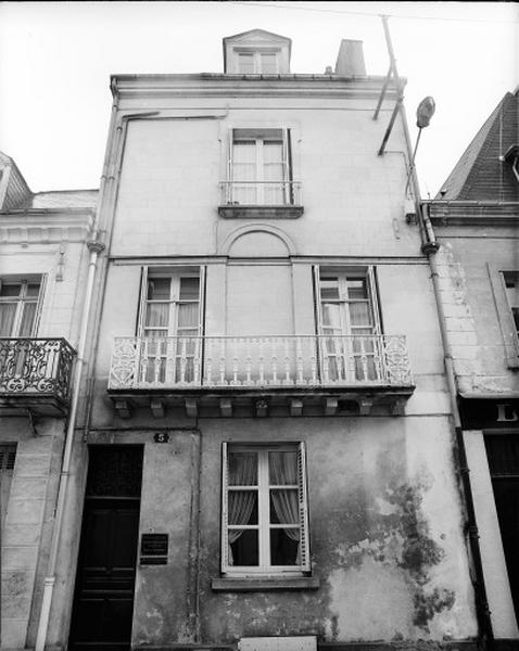 Façade sur rue.