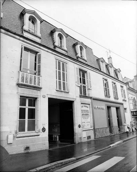 Façade sur rue.