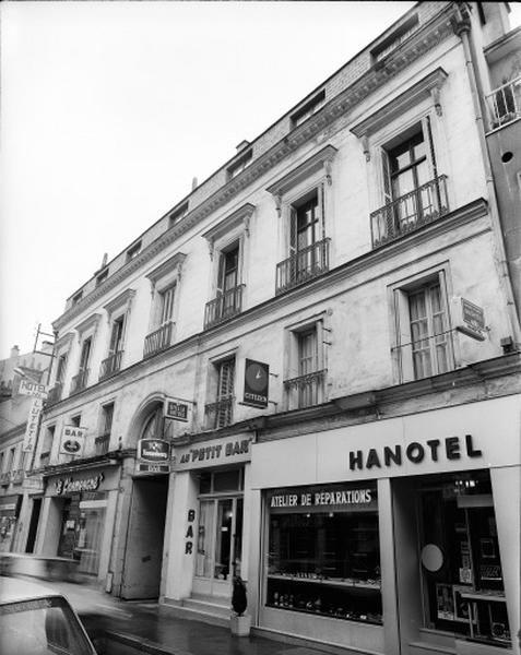 Façade sur rue.