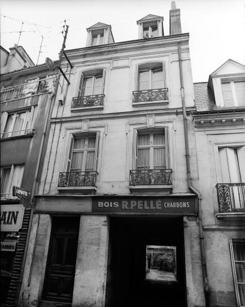 Façade sur rue.