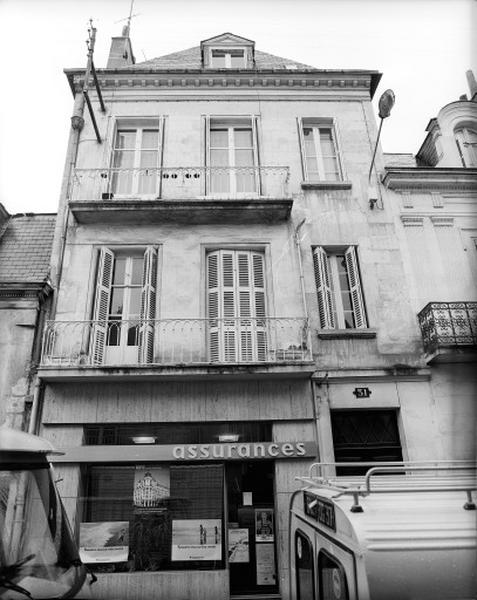 Façade sur rue.