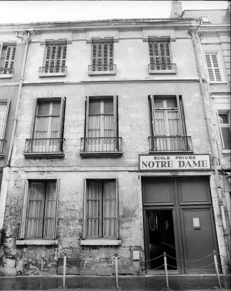 Façade sur rue.