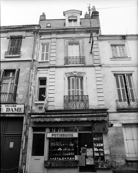 Façade sur rue.