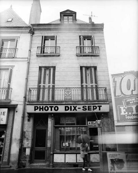 Façade sur rue.