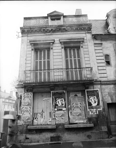 Façade sur rue.