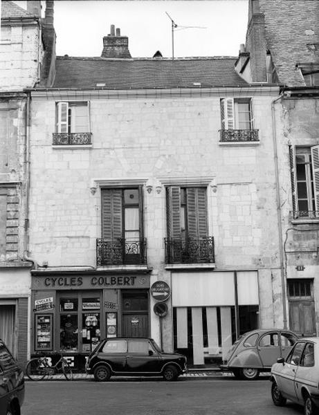 Façade sur rue.
