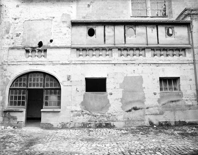 Galerie. Façade ouest sur cour, partie nord.