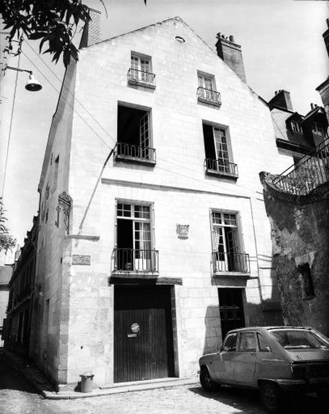 Façade antérieure sur rue après restauration.