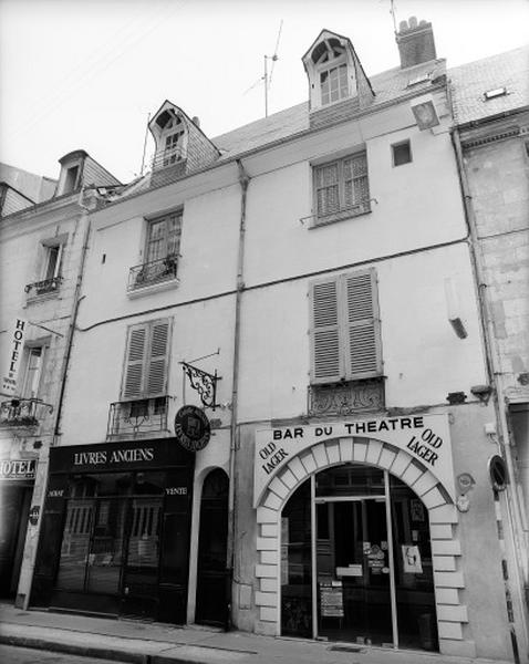 Vue de volume de l'Hôtel Cormillot, façade antérieure sur rue.