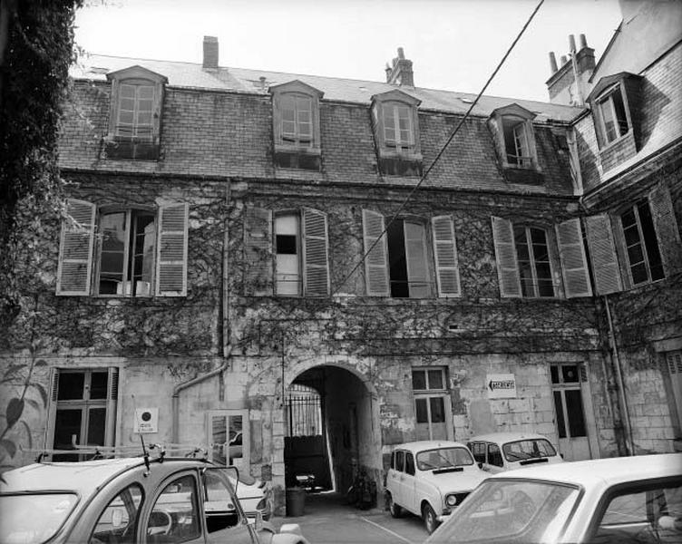 Façade postérieure est.