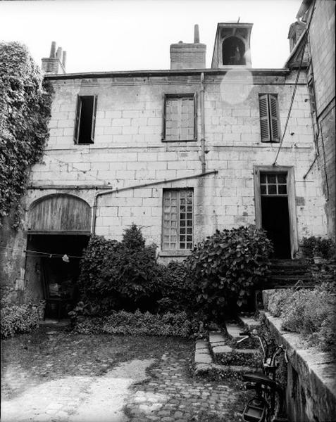 Aile osud, façade sur cour antérieure.