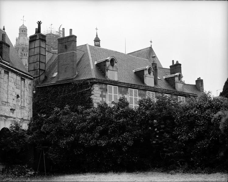 Façade est, donnant sur le jardin.