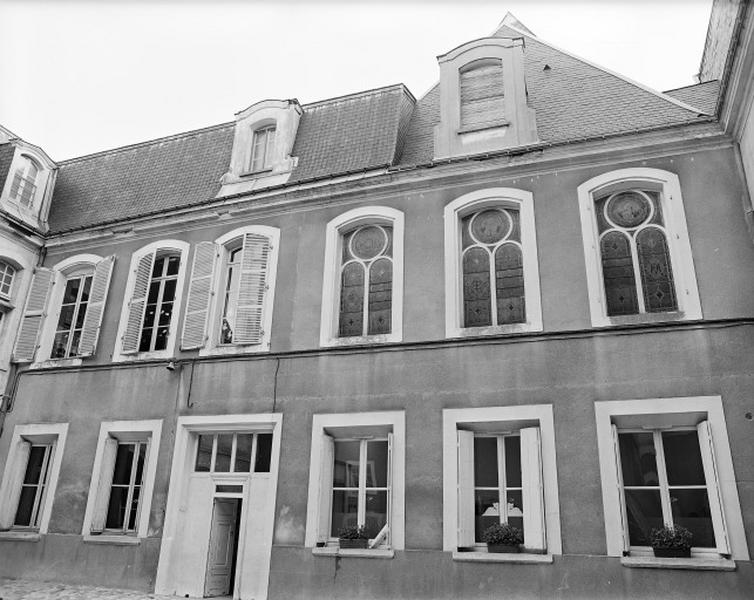 Chapelle 19e siècle, élévation ouest sur cour nord.