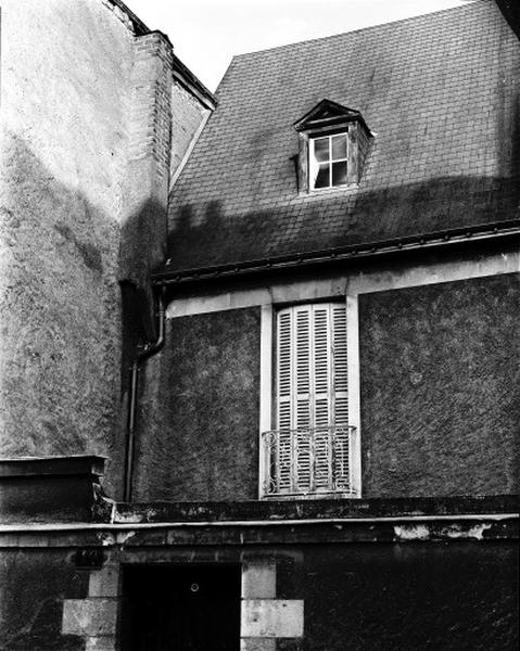 Elévation ouest sur la rue Alleron, premier étage, détail : grille de balcon.