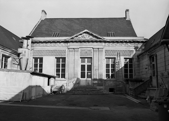 Façade sud sur cour.