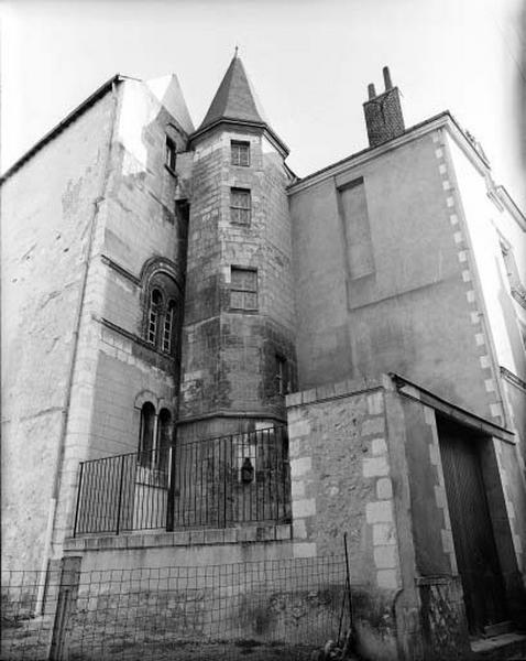 Tourelle d'escalier : façade est sur cour.