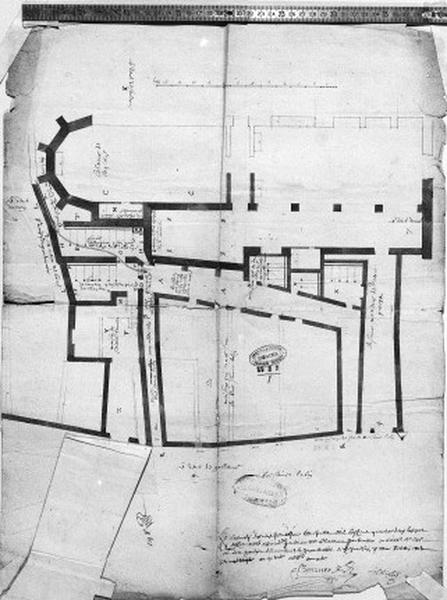 Eglise : plan de la partie nord de l'église et de ses abords, établi le 16 juillet 1642 pour la procédure opposant Guillaume Doulcet aux jacobins (plan annexé au texte).