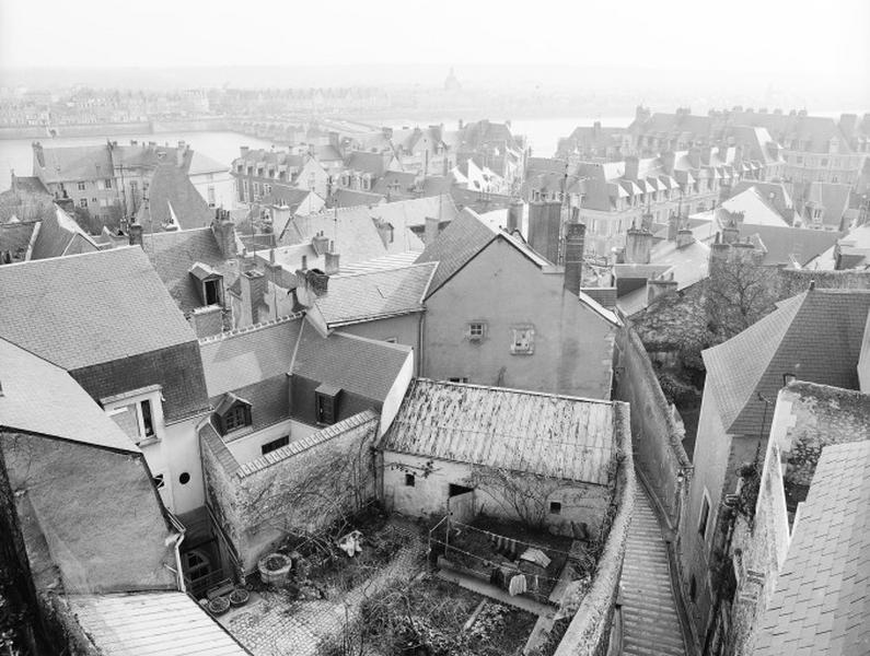 Pignon nord sur cour, vue prise depuis les Grands Degrés Saint-Louis.