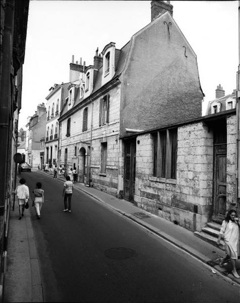 Façade sur rue, vue prise du sud-ouest.